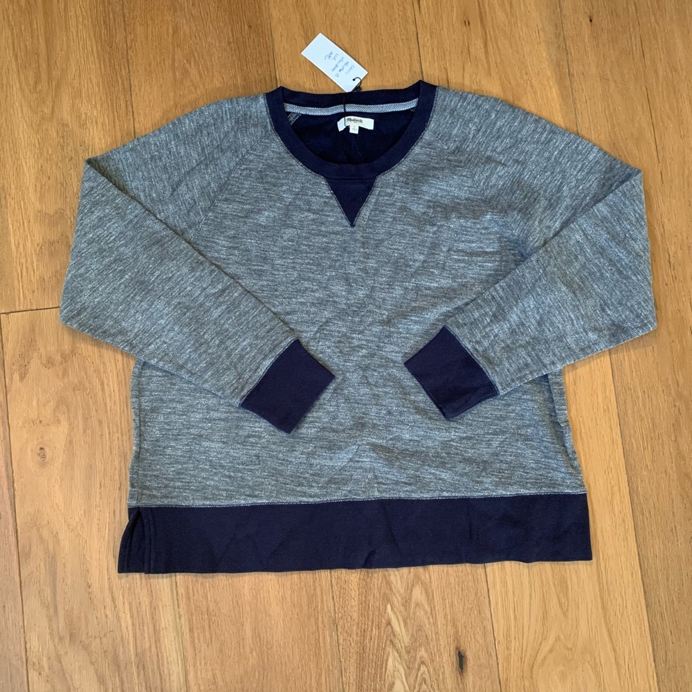 Grey/navy sweatshirt